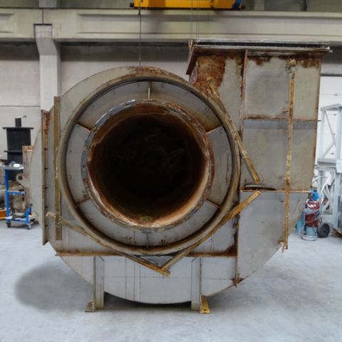 Maintenance on centrifugal fan 