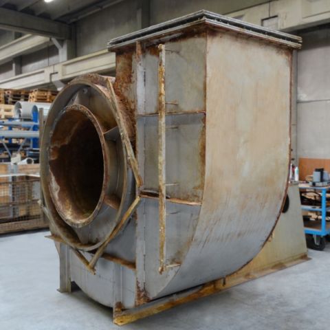 Maintenance on centrifugal fan 